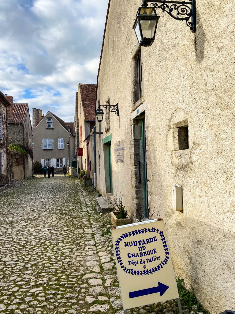 Charroux, plus beau village de France dans l'Allier My Little Pipe Dream