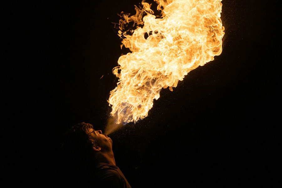 cracheur de feu paris